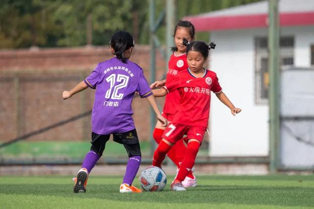 中国新任驻澳大使刘劲松正式履职与澳总督会晤