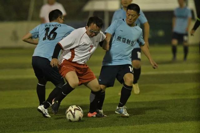 女篮世界杯：中国队遇挫，首节落后法国17分