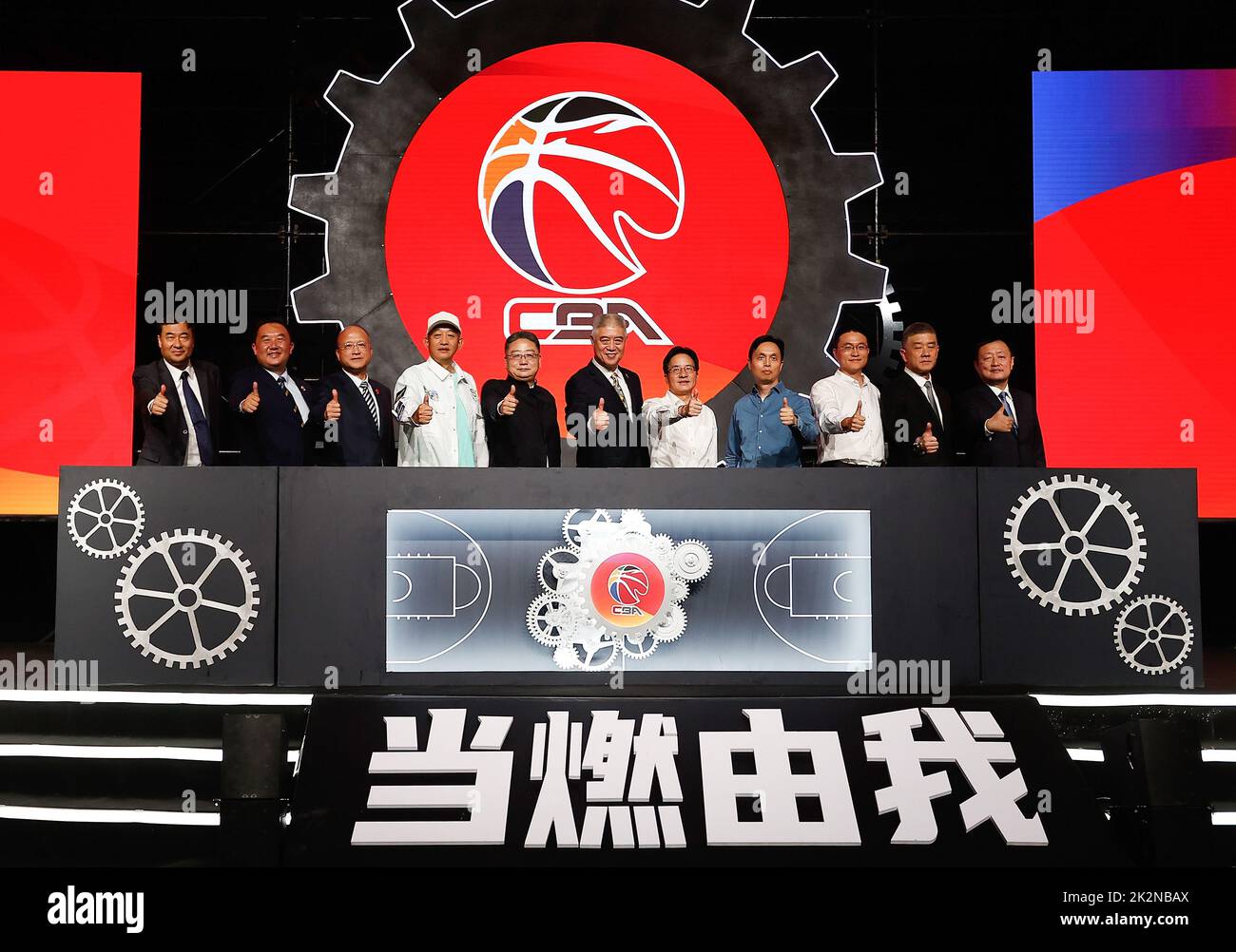 他曾在國際